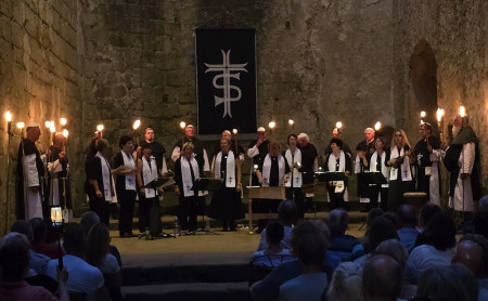 28.06.2025 Historický průvod mnichů na hoře Oybin se Zpěvandulemi